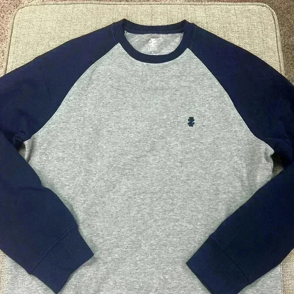 Men’s Izod Grey & Blue Sweater - Picture 2 of 5